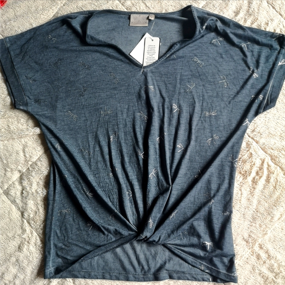 New Dantelle t-shirt. Size S